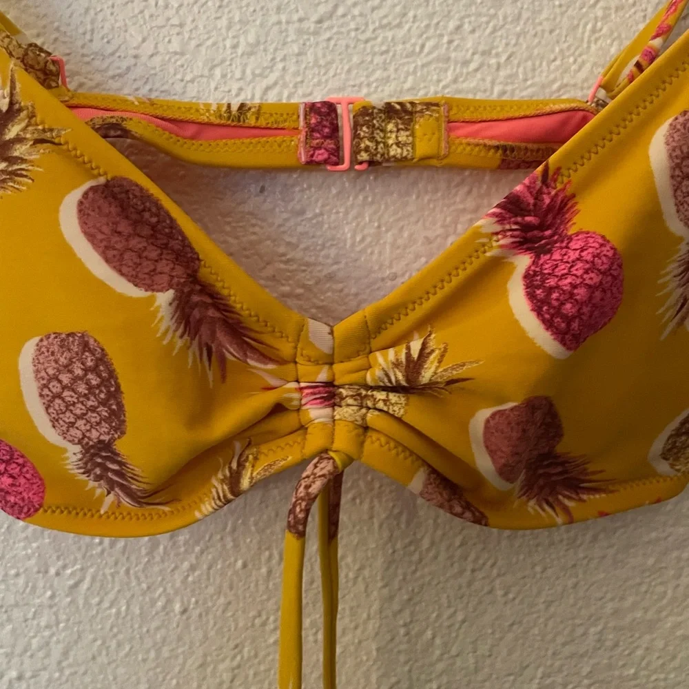Aerie Pineapple Graphic Print Bikini Top Size Small Lightly Padded Ruched Scoop